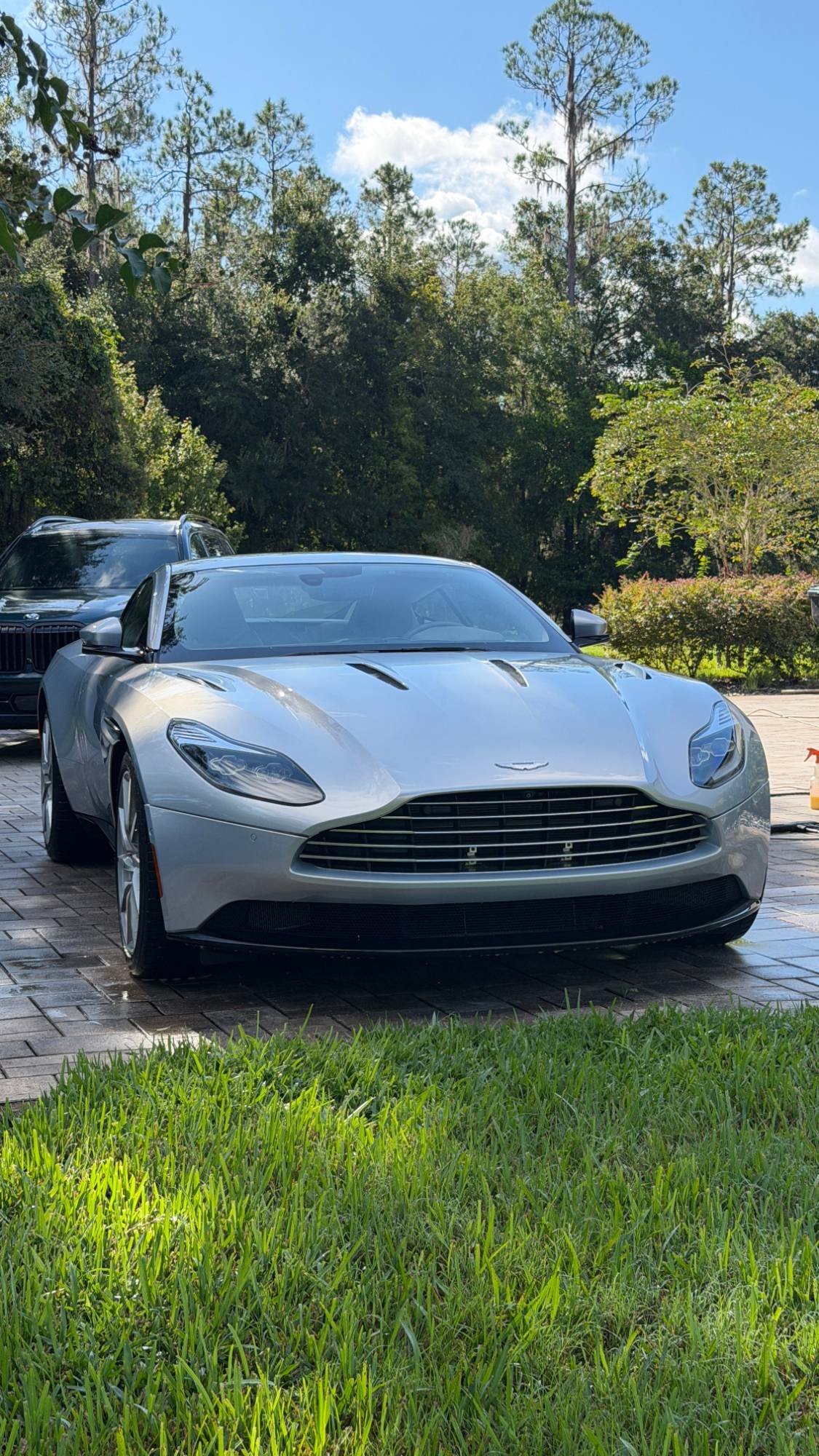 Aston Martin DB11 — front